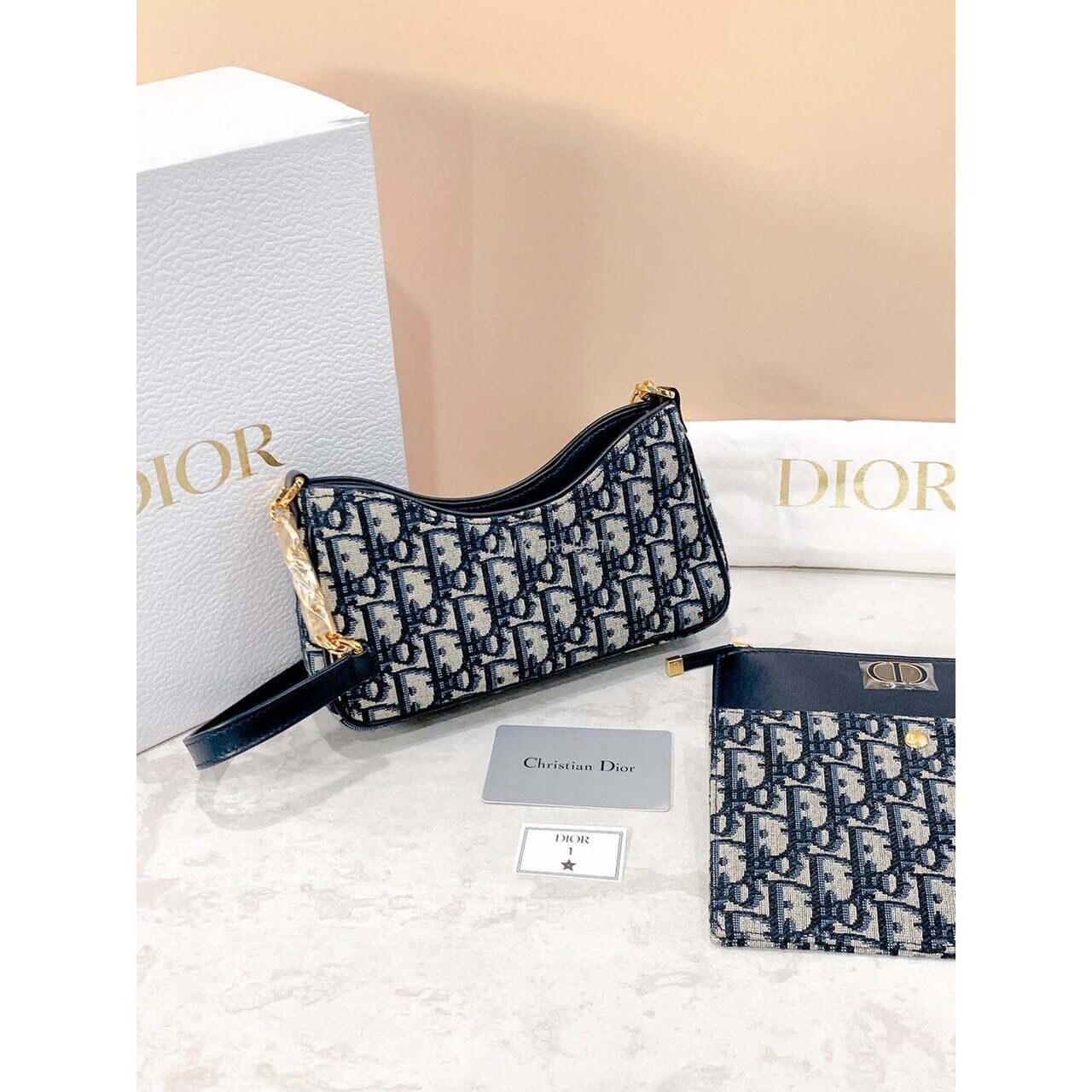 すぐ届く☆DIOR☆30 MONTAIGNE HOBO AVENUE ミニバッグ すぐ届く☆DIOR☆30 MONTAIGNE HOBO AVENUE ミニバッグ (Dior